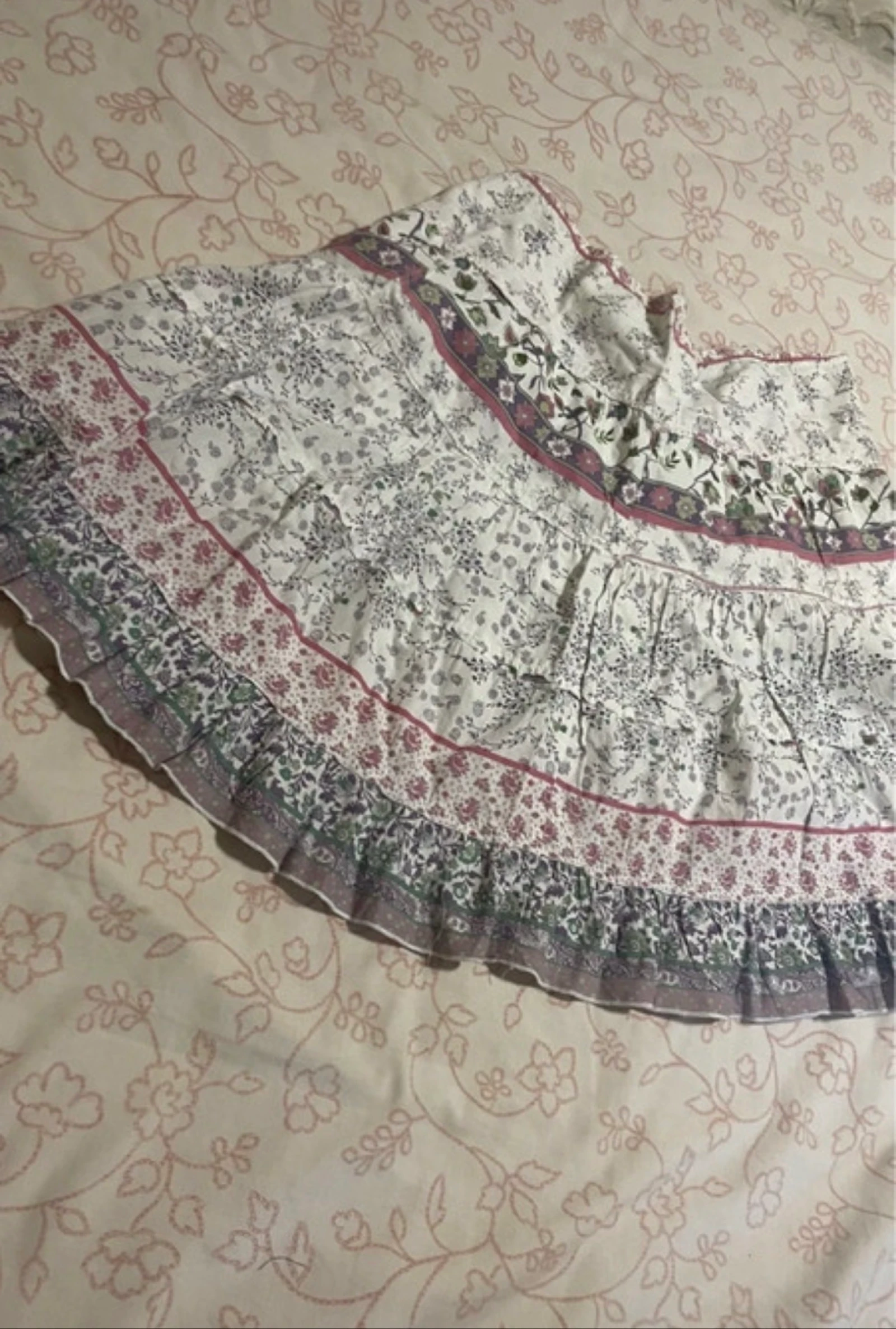 Falda Corta Stradivarius de Volantes con Estampado Floral Boho – photo 9